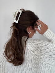 Mila Clip Beige Swirl