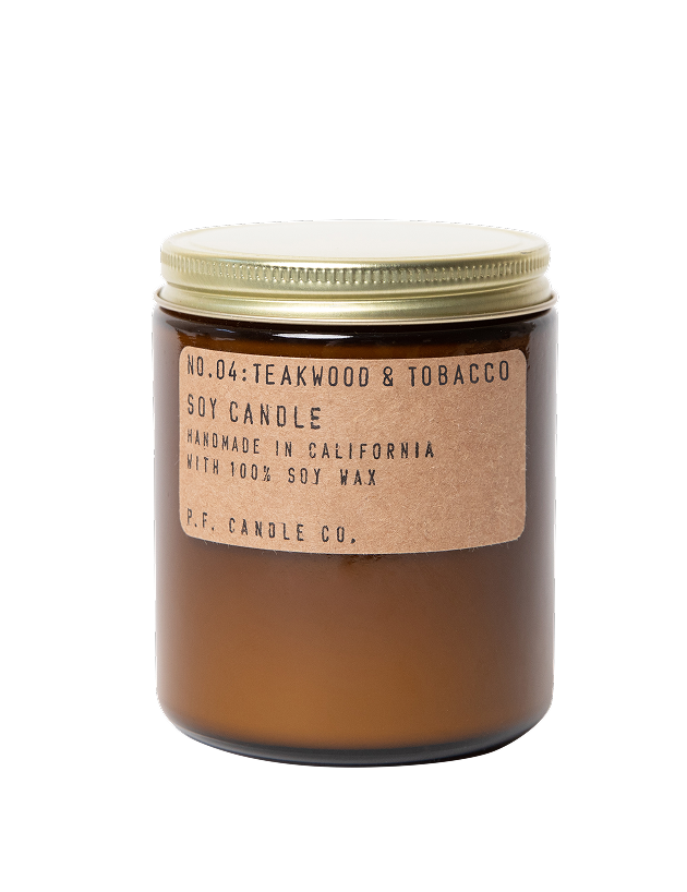 PF Candle Co Kerze Teakwood and Tobacco Frontansicht freigestellt