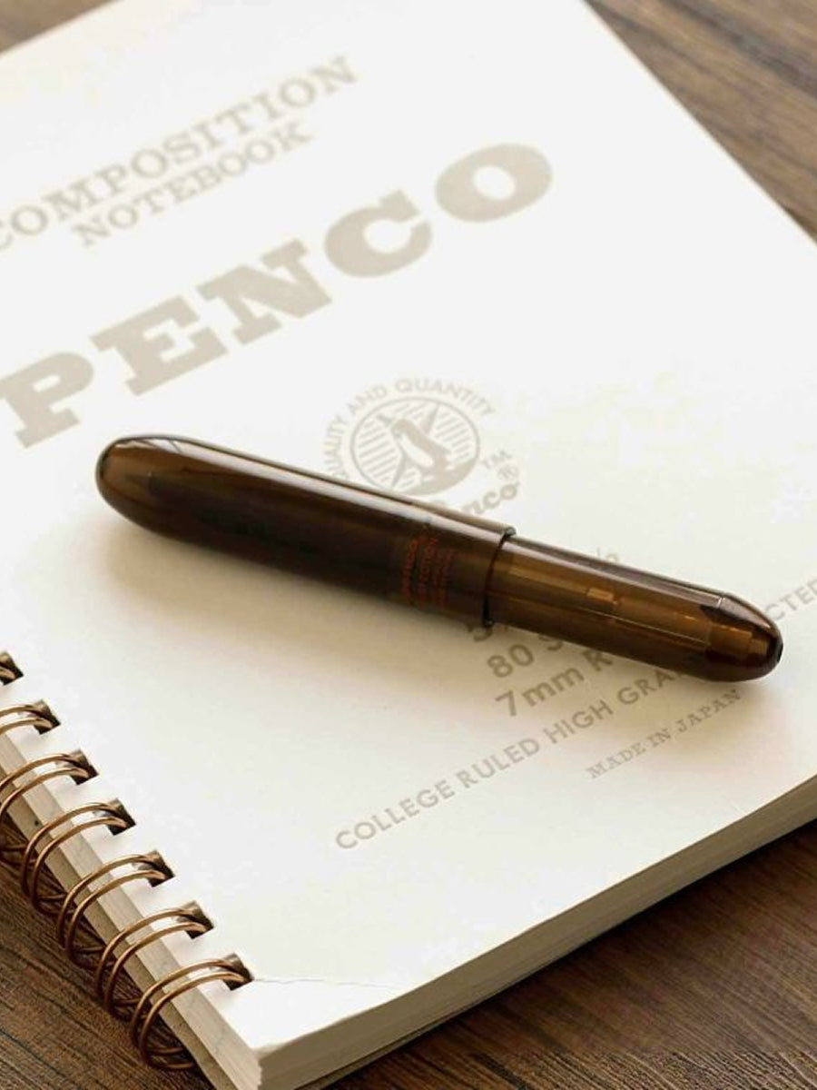 Penco Bullet Ballpoint Stift in Clear Brown mit Penco Notizbuch