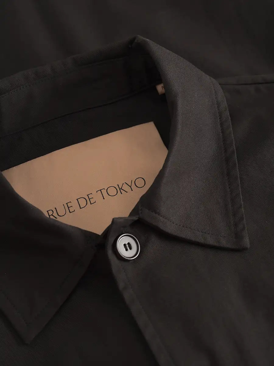 Rue de Tokyo Jacke Cameron mit weißer Moomin-Stickerei Detailansicht Label