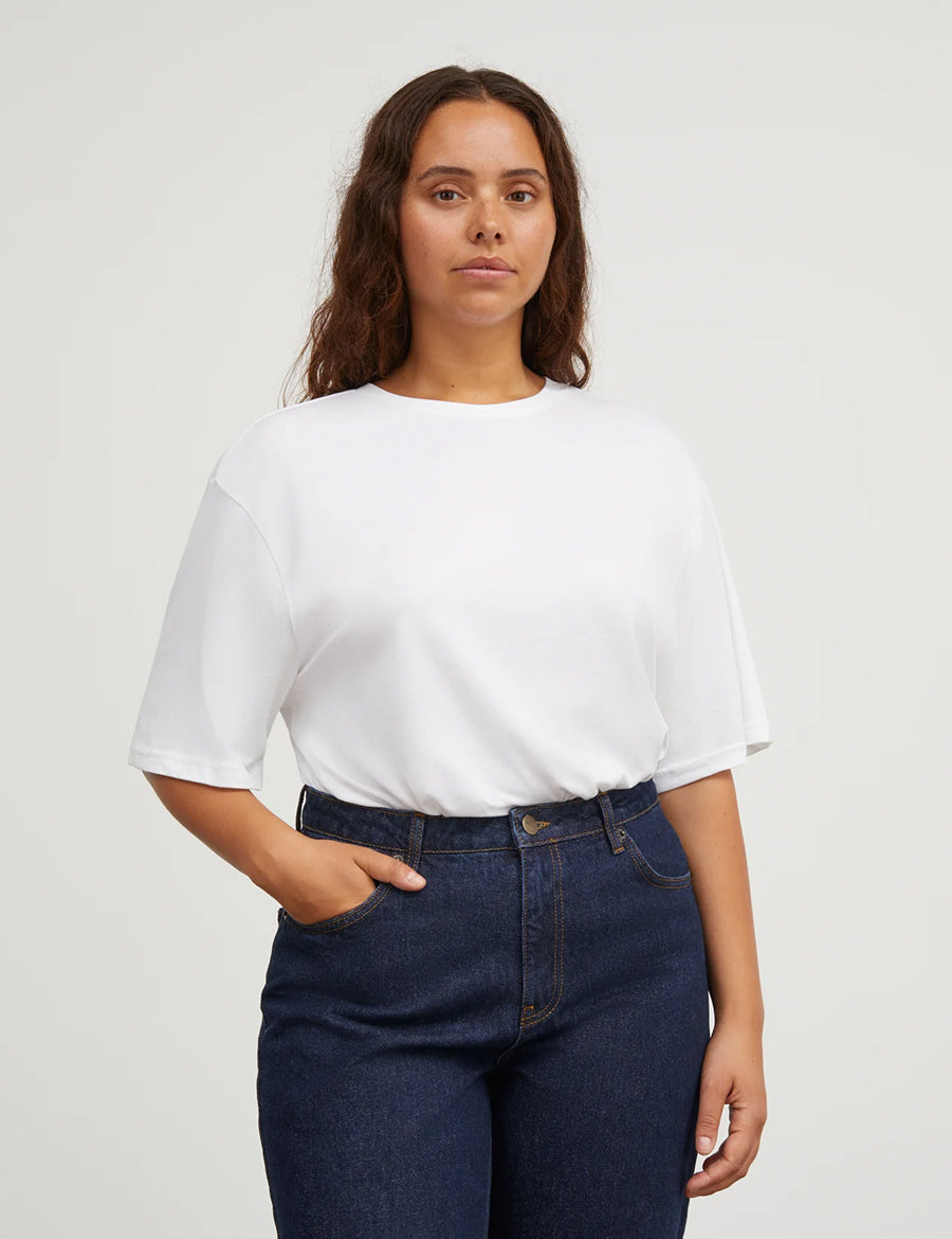 Skall Studio Andy Oversized Tee Weiß Model Detailansicht