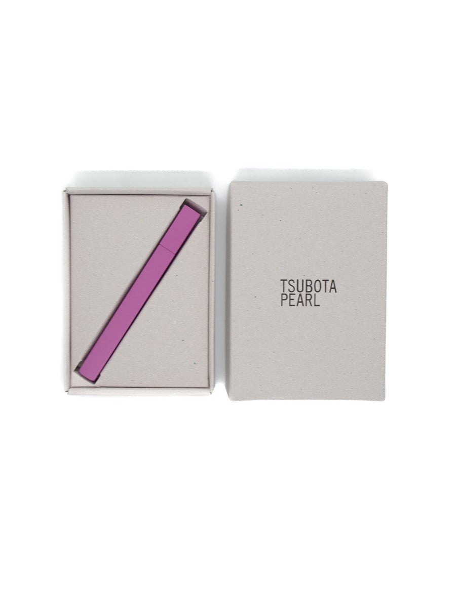 Tsubota Pearl Queue Feuerzeug Mono Mauve Lila mit Verpackung Frontansicht