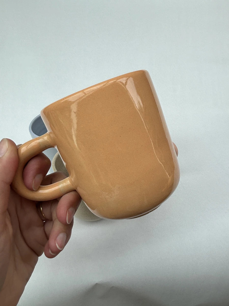 We Are Studio Studio Hugo Mug Orange Detailansicht